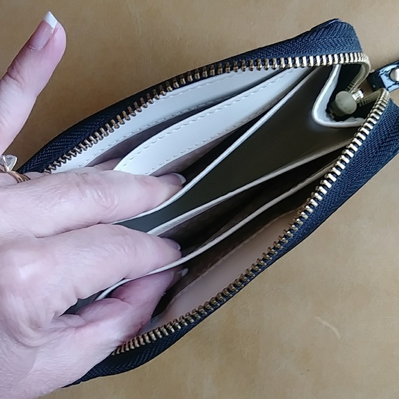 Kate Spade patent leather wristlet wallet - Picture 9 of 15